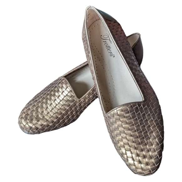 9.5W - Trotters | Liz Gold Weaved Leather Flats Shoes - Picture 1 of 5